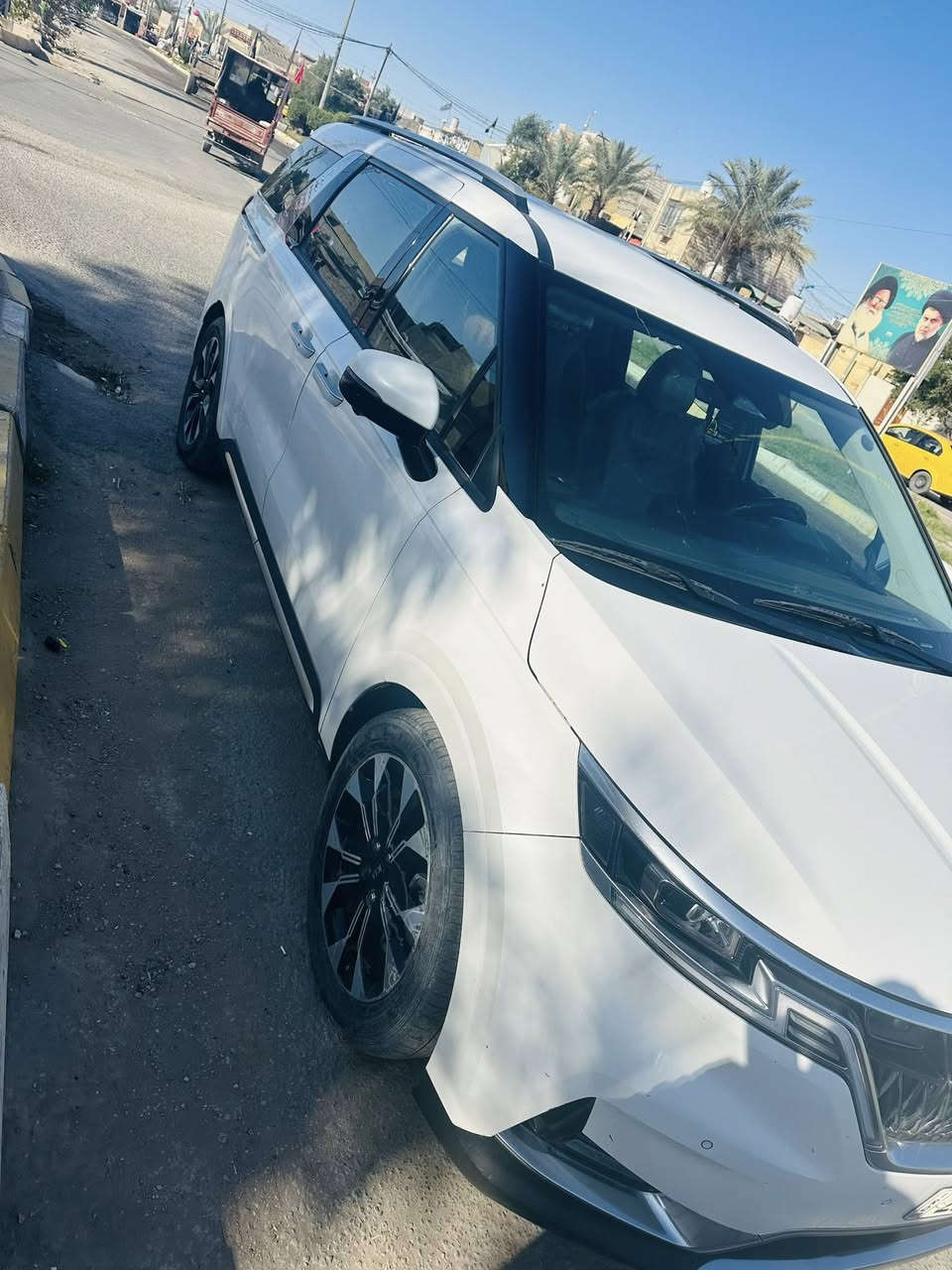 السلام عليكم ورحمة الله وبركاته
كيا كرنفال ديزل 
موديل 2021
فول مواصفات ماعدا الفتحه  
تقرير غرق بدون حادث بيه طخه بسيطه 
تبريد تدفئه تخم تاير السياره خير من الله 
السعر اتصل وبيك خير وتدلل جوه سوكها 
لان محتاج فلوس 
***********
