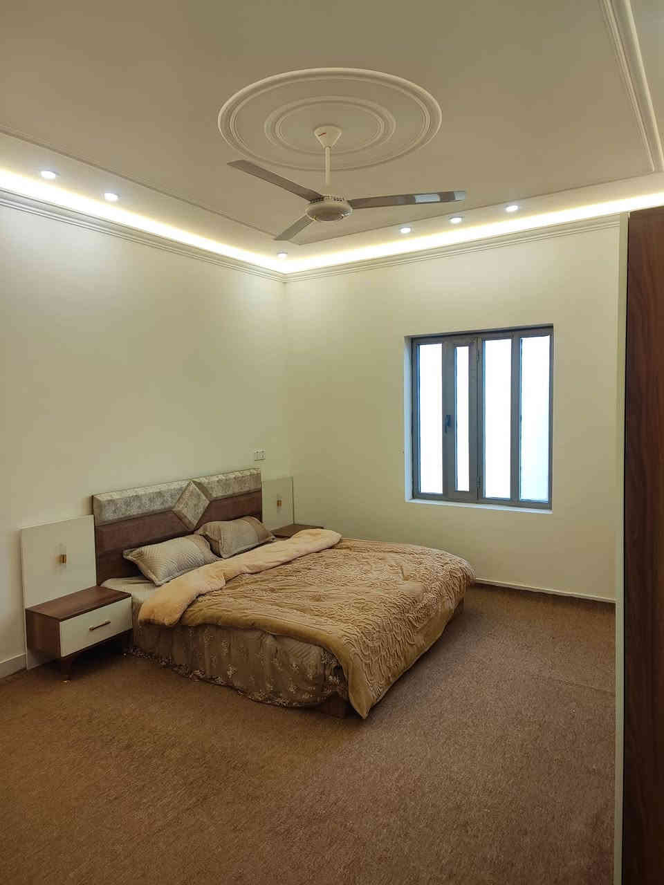 السلام عليكم..
بيت مساحه ١٠٠متر  طابقين علاشارع تبليط  البيت بناء طابوق  كامل مكمل شغل درجه اوله  مثل ماموضح بتصوير يحتوي علانضام كامرات  البيت مواثث وجاهز السكن يباع هوا والاثاث كامل
الموقع ابو الخصيب  يبعد عن سوك ابو الخصيب ٥٠متر  جنس العقار طابو زراعي سند ٢٥ 
السعر ١٦٠ وقابل للتفاوض 
الاستفسار علارقم***********
