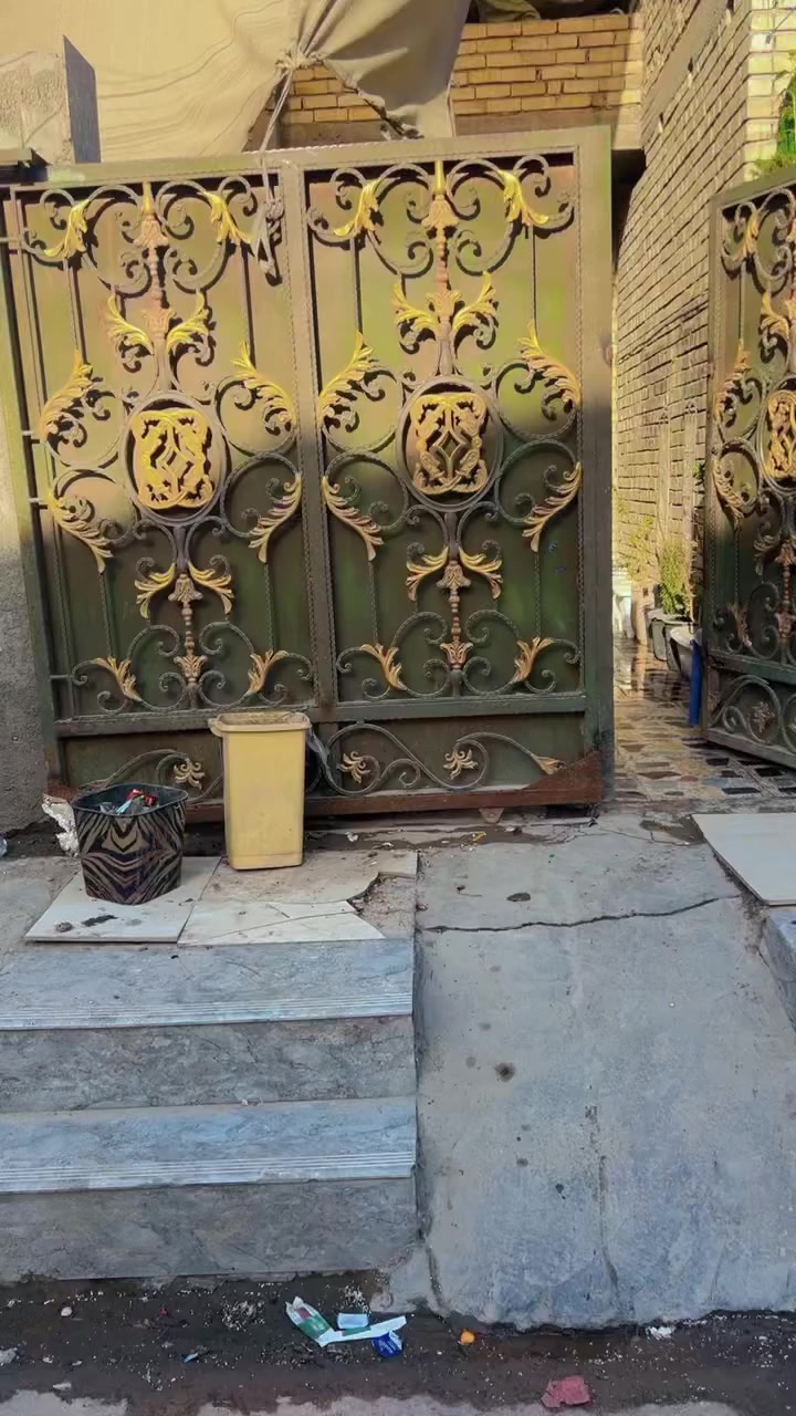 دار للبيع مساحه 170 متر 
مستعجل عل بيع 
4 غرف نوم 
مطبخين 
3حمامات 
البيت كله تطبيك جديد ونضيف جدا 
العنوان الاورفلي فرع المساعره او الساده المكاصيص 
 الرابط بشارع 60 عريبه بوسط الفرع 
 الستفسار ع هذا الرقم 
***********

السعر 310 وبي مجال ؟؟
