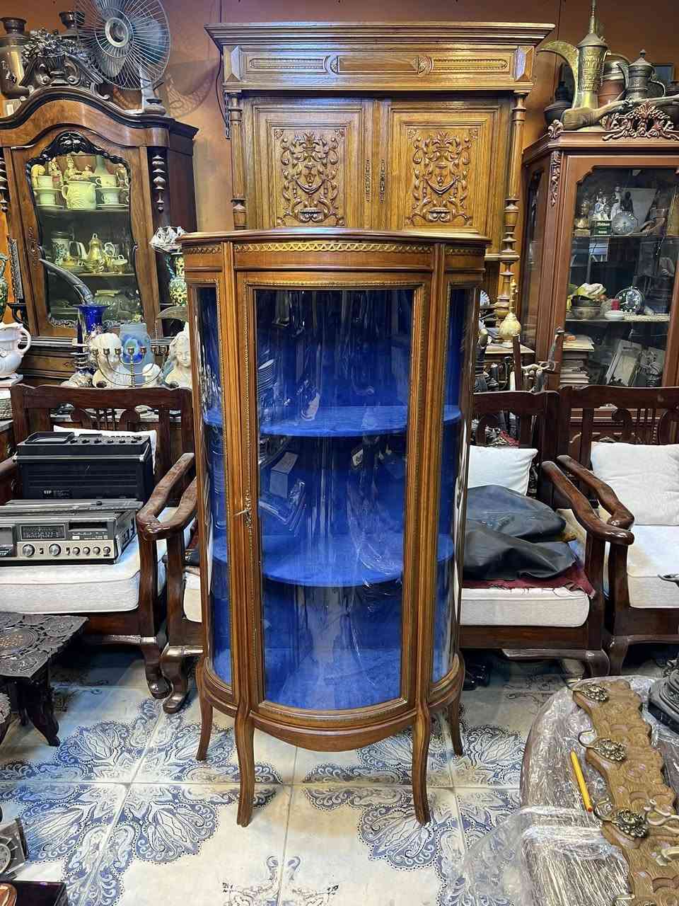 مجموعه انتيكات وتحف
***********

مكاني بغداد منطقه الكسره قرب ملعب الكشافه
