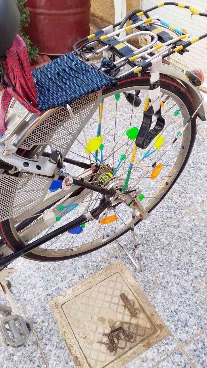 السلام عليكم بايسكل للبيع حجم 27 ياباني نضيف  نضيف مثل ماموضح بل صوره نضيف جمبازي غراضه كلهن جدد من تايرات من غراض تجي تشوفه  السعر 150 وبي مجال للتواصل *********** واتساب  مازنجر ماجاوبك ❤️❤️
