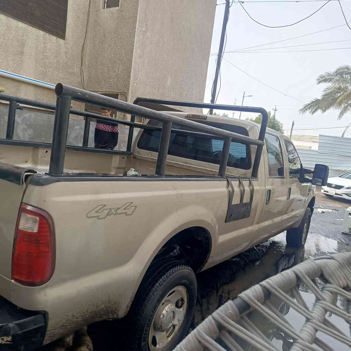 السلام عليكم عندي فورد موديل 2009 مكفوله كفاله عامه من كلشي من مير و مكينه و صدر و كشر سيارة نظيفه و جاهزة و انطي تراي للبصرة السيارة كاز السعر 130 و عنواني حي الجامعه رقم تلفوني :  ***********
