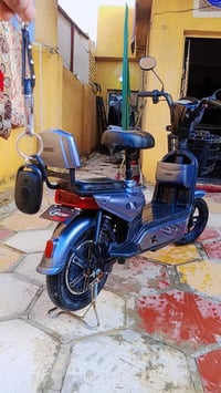 دراجه شحن بعدهي جديده كل نقص مابيها السعر 250 رقهم الهاتف 07744485183