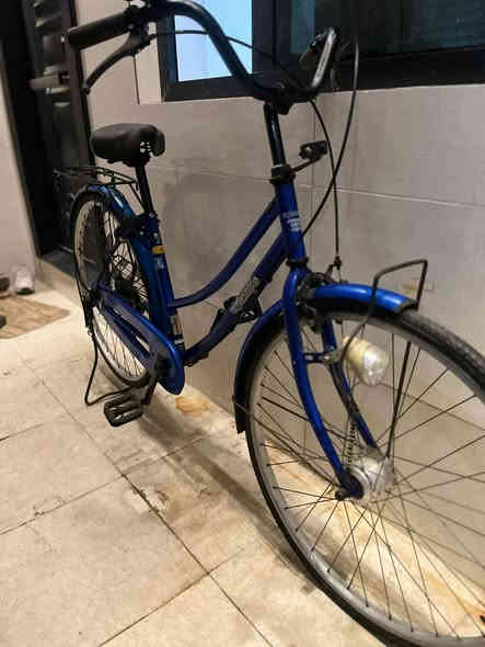 يا الله شباب بايسكل بناتي مال حاويه بايسكل كامل مكمل 
حساس داينمو شغال بايسكل بعده محد صاعد بي 
حاويه اكرر
حجم 26
وياله مختمه 
لون حلو 💙
مكان بغداد بياع.   راسلوني علا رقم وبل خدمه اني.  {***********}
                             سعره 100. وخادم لطيبين 🔥💯
