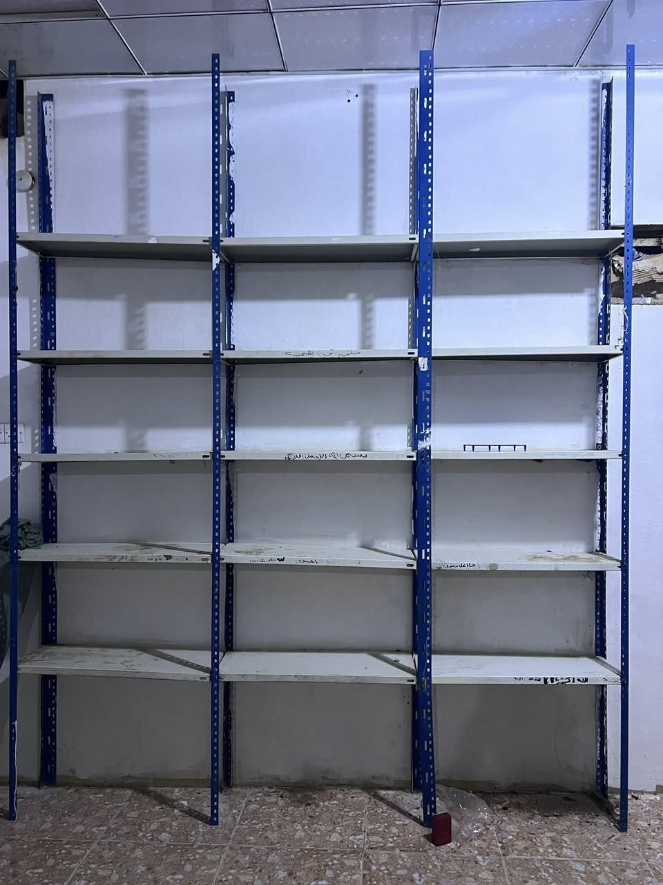 رفوف للبيع ‭0781 391 2770‬
