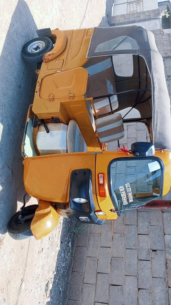 السلام عليكم تكتك البيع موديل 21 مرقمه رقم واسط جاهزه من كلشي مابيهه اي نقص مكانهه واسط النعمانيه ***********
