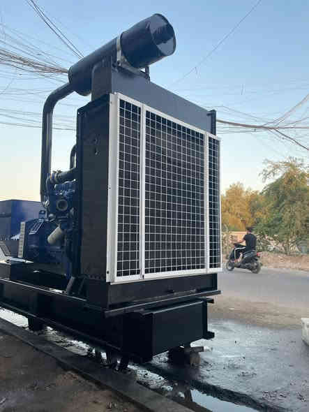 مولد سكانيا بومه 95قبق بلاستك بم ميكانيكي تجفيت جديد بوش بستم رنك المولد شرط الحمل توليد 200بلادي ضمان مكان المولد بغداد كسرة وعطش للاستفسار تصل تدلل ***********
