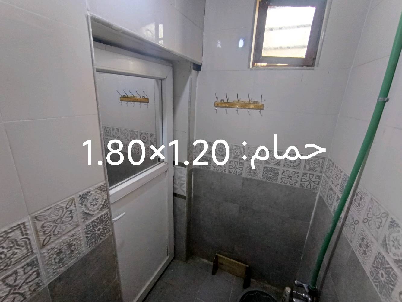 بيت مساحة 100 متر طابق ونص في كربلاء 
يبعد عن الأمام الحسين (ع) 4 كيلو متر 
موقع البيت مميز قرب شارع طويريج حلة طريق الزوار 
واجهة 9.5 نزال 14.5
للاتصال: *********** 
يحتوي على: 
استقبال 5×4
مطبخ 3×4
صالة الطابق الارضي 4×6
صالة الطابق الثاني 4×6
غرفتين نوم: 
غرفة الطابق الارضي 4×5 
غرفة الطابق الثاني 4×5
حمام الطابق الارضي 1.20×1.80 
حمام الطابق الثاني 1.20×1.80
ومتوفر بالقرب منه كافة الخدمات: 
ماء - كهرباء - شارع تبليط
مركز صحي(مستوصف مدينة الزائرين)
(جامعة كربلاء)
 (مدارس - ابتدائية - متوسطة - اعدادية)
للاستفسار: الاتصال على الرقم ***********
او مراسلة الصحفة. 
ويمكنكم الاتصال او المراسلة واتساب على نفس الرقم .

العنوان: كربلاء شارع طويريج حلة (طريق الزوار) قرب جامعة كربلاء 


