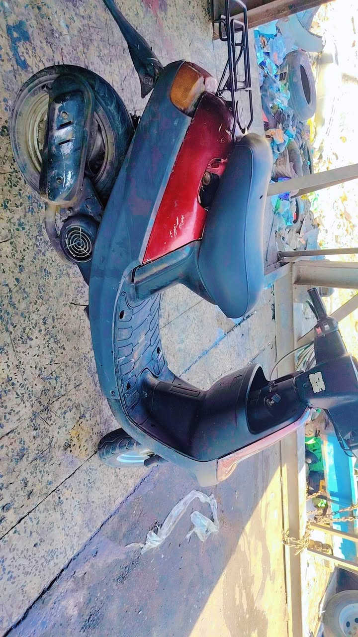 السلام عليكم اخوان دراجه جديده هندر يشتغل واذا ما يشتغل رجع الدراجه سعر 250 وبيها مجال مكان بغداد الشعب الثعالب ***********
