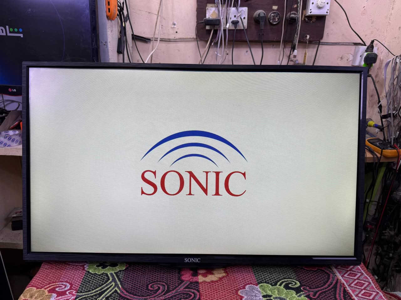 تلفزيون سونيك حجم 32 بدون نت سعر 65 الف 
*********** علي كركوك, العراق
