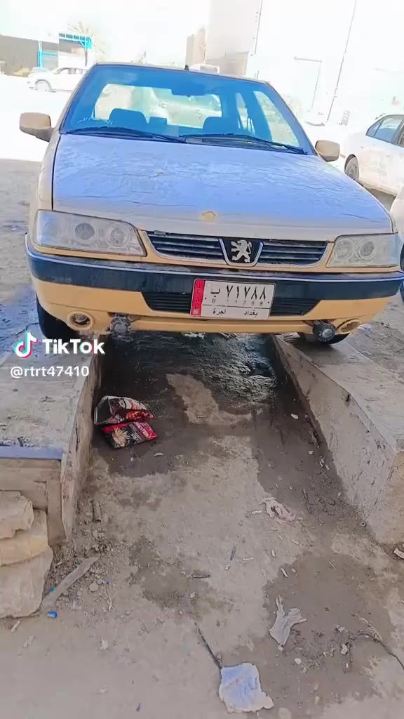 بيجو جيلكس موديل 12 مكينة بيها خيط بخار لا ضربة ولا تبديل سنوية ماساقطة.ماعليها غرامات بس 60  ابيع بدون السعر 18 قفل مكاني حلة ***********
