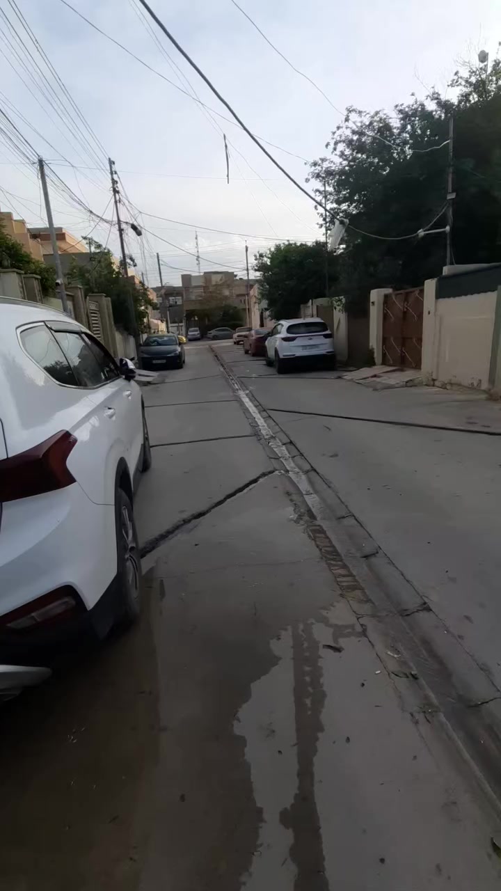 دار سكني في حي الأمن قريب على شارع جامع صال ضعيفه وخلف مسج اليمامه الدار محدث ويحتوي على غرفتين مع استقبال والمساحة ١٨٠ متر ***********
***********
