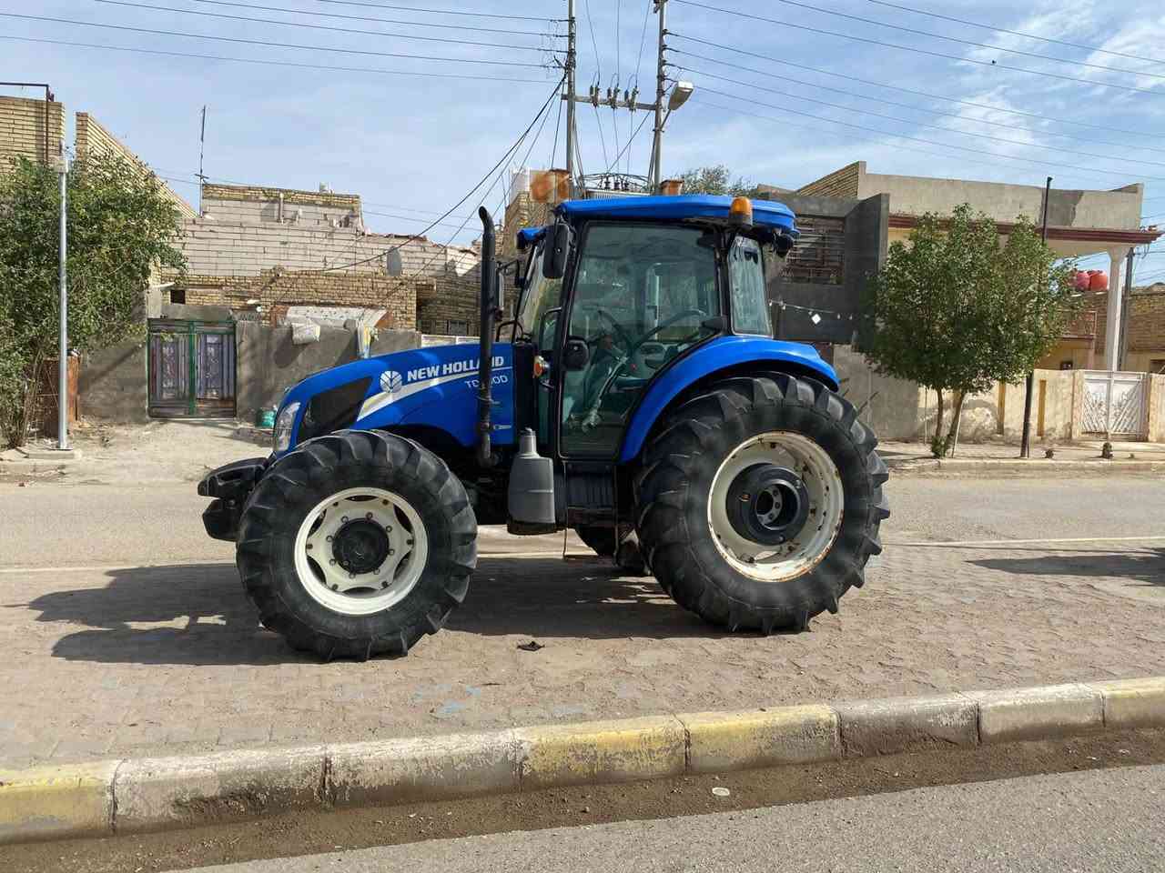نيهولند حجم100موديل 2015 سنويه ورقم اربيل مكينه جاهزه للعمل فول عادي  مكاني ميسان 
بسم احمد الصواف ‭٠٧٧٢ ٧٠٥ ٨٧٩٤‬
