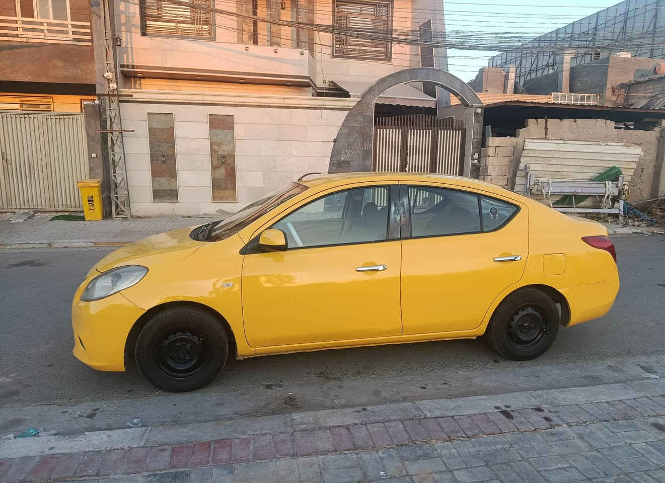 سلام عليكم ورحمه الله وبركاته سياره نيسان سني مديل 2014.بليته زركه    بسمي مشروع وطني رقم نكليزي  اريد اراوسه هم بنيسان خصوصي لئن اني  سياره كله كامله مكينه كير تبريد خير من الله ترايك وين ميعجبك مكان كربلاء حي الحر بخصوص المراوس حسب التفاق  هاذه رقم تليفوني ***********
