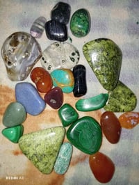 احجار كريمة • مجوهرات