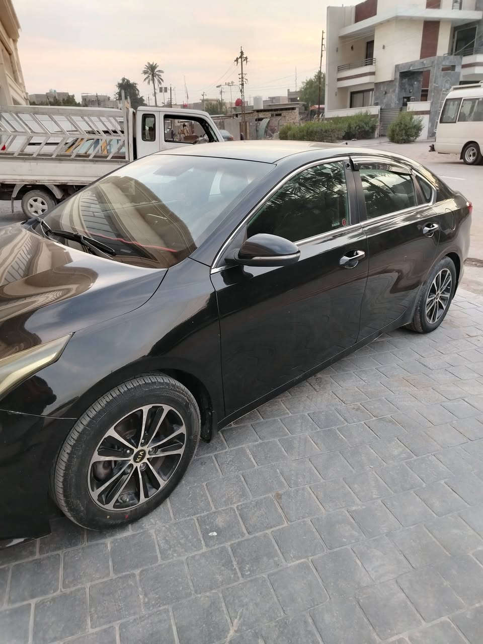 السلام عليكم كيا فورتي وارد كندي ضرره بنيد ودعاميه فقط كير ايتي مكينه ٢٠٠٠ سياره نظيفه صدر جديد مكينه مشتغله بيدي ماصار شهر نفضته سياره كامله السعر ١٣٣ ورقه وبيه مجال بسيط متواجد على الخاص وهذا رقمي *********** مكاني بغداد الكرخ موديل ٢٠١٩
