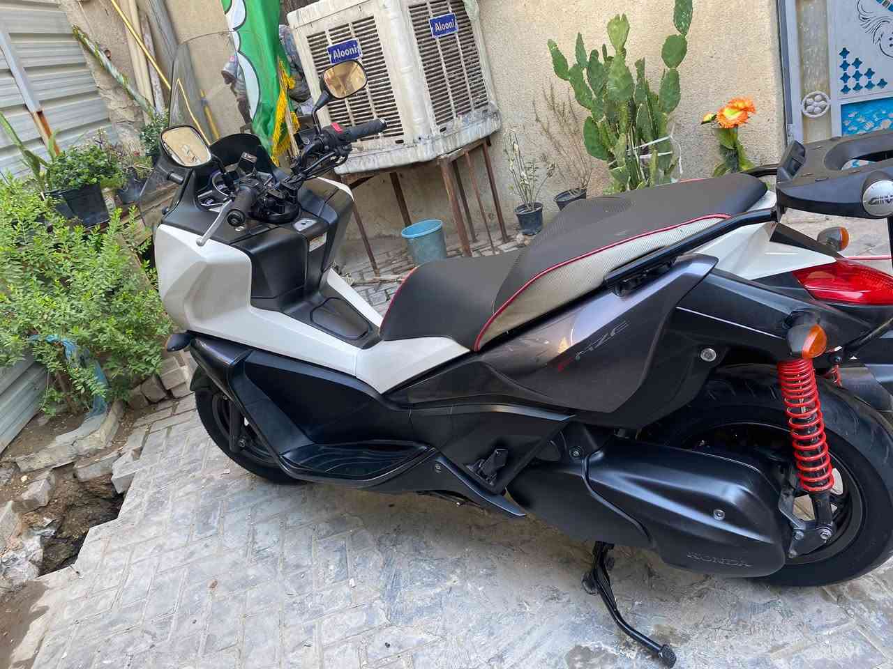 السلام عليكم
للبيع فاز s
جامه طويله هيتر يدات تدفئه 
زوج تايرات جدد  

دراجه جديده وكلشي شغال
مكينه مكفوله من الفتح 

السعر 18

***********
