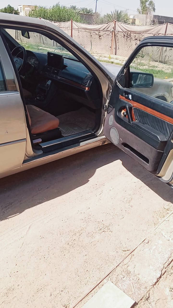السلام عليكم سياره مارسدس  موديل 92سياره فول مواصفات سياره كفاله عامه من ظربه تبديل سياره بلاديه فقط صبق عام اثر جراد سياره مكفوله من كل النواحي ‏‪***********‬‏ ستفسار على الرقم  السعر 70وبيها مجال
