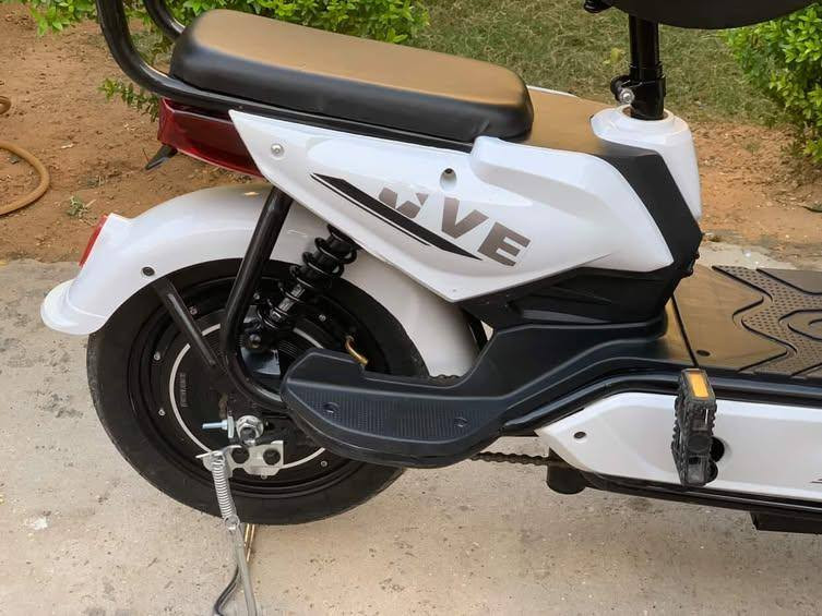 السلام عليكم
دراجة شحن للبيع جديدة كلش جاهزة اي نقص ما بيها 

كهربائيّات كلها شغالة 

السعر 250 وبيها مجال 

مكاني كربلاء حي العسكري العابد 

رقمي ***********
