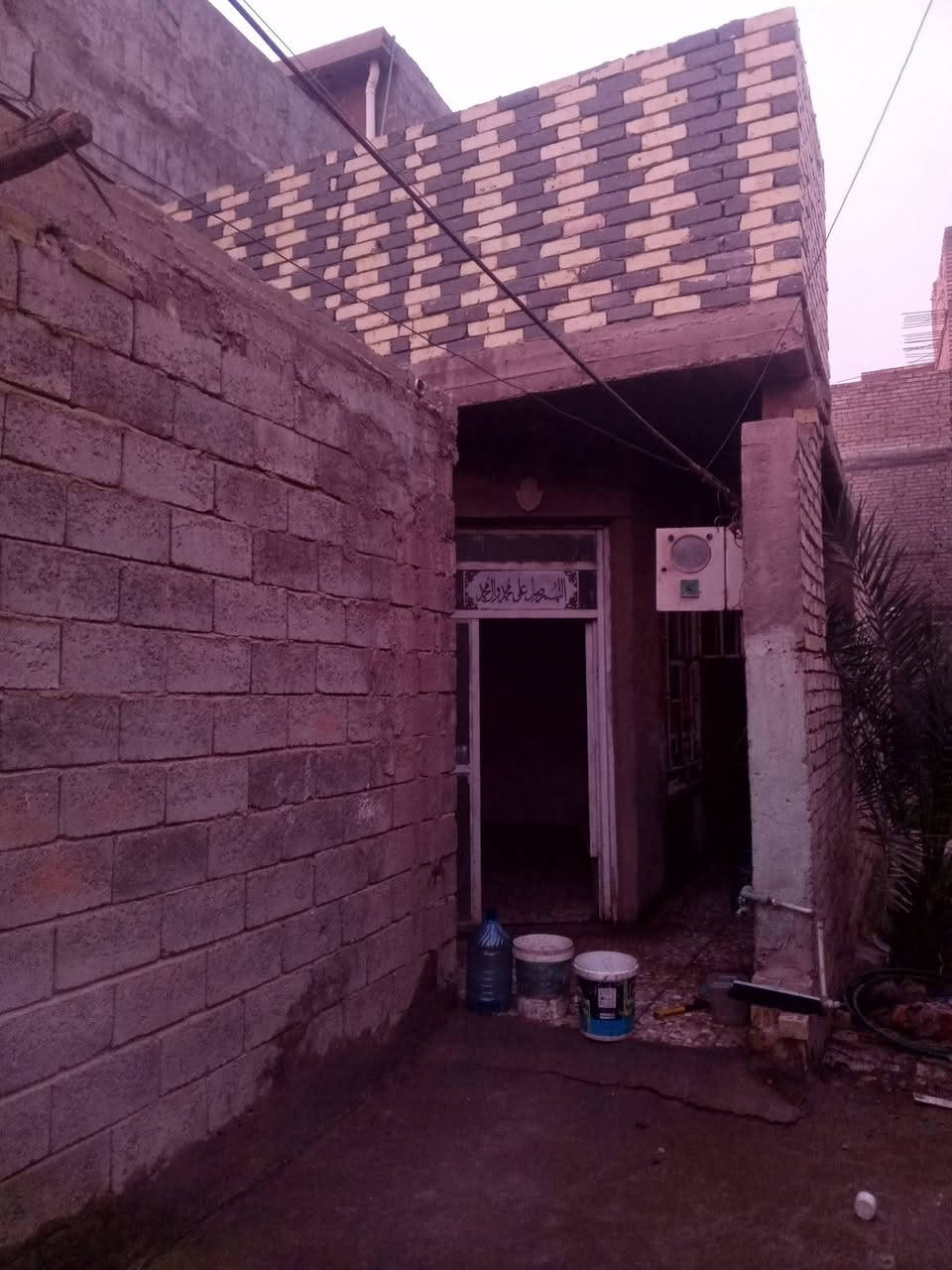 دار لبيع المساحه 100 متر على شارع عام تجاري بي محل الزعفرانيه دور الشرطه قرب حسينه  الامام المهدي ،،لاتصال ،،***********
