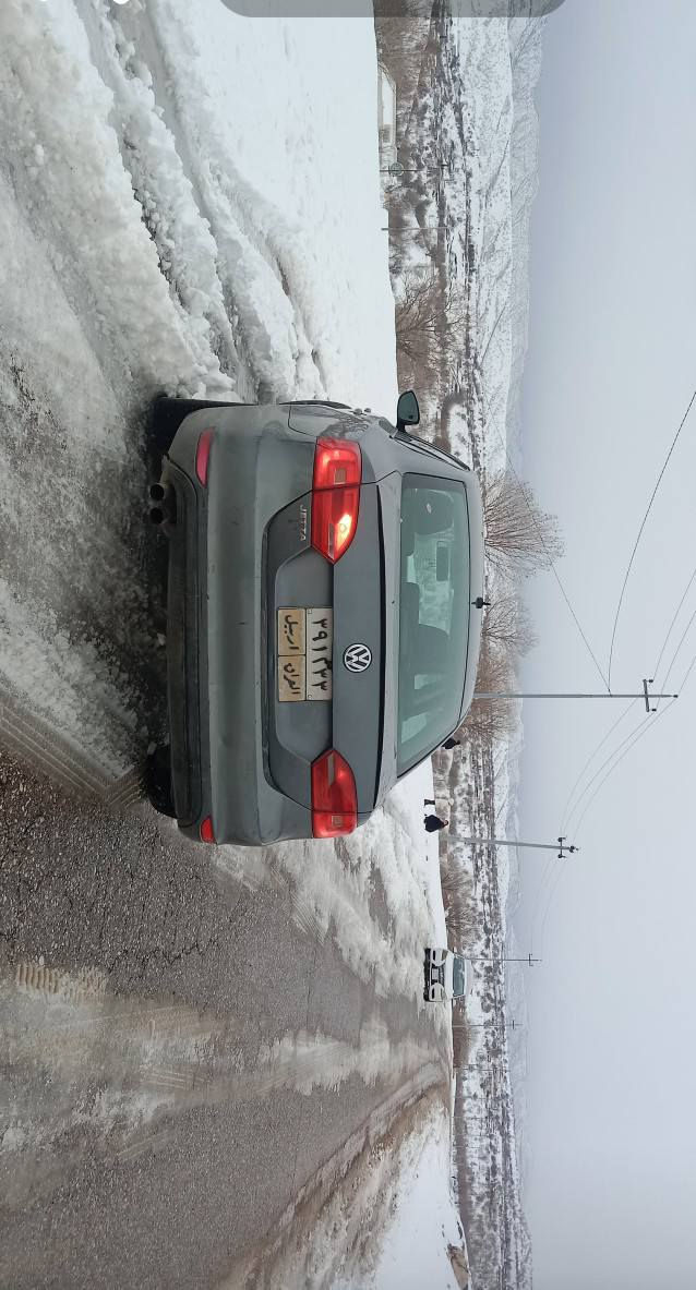 جيته مؤديل 2014 خه ليجي مه كينه 20 بئ تؤربؤ 7 بارچه بؤياغ به ده نه و به تانه به شه رت شانسي به شه رت دينگه كان به شه رت  جامغي لاي سه كني تؤزيك. ژوره وه ي. هه يه بيشه وه ي سه ياره كه زؤر پاك ماوه ته وه. سه نه وي به سه رجوه ژ. م .*********** أربيل, العراق
