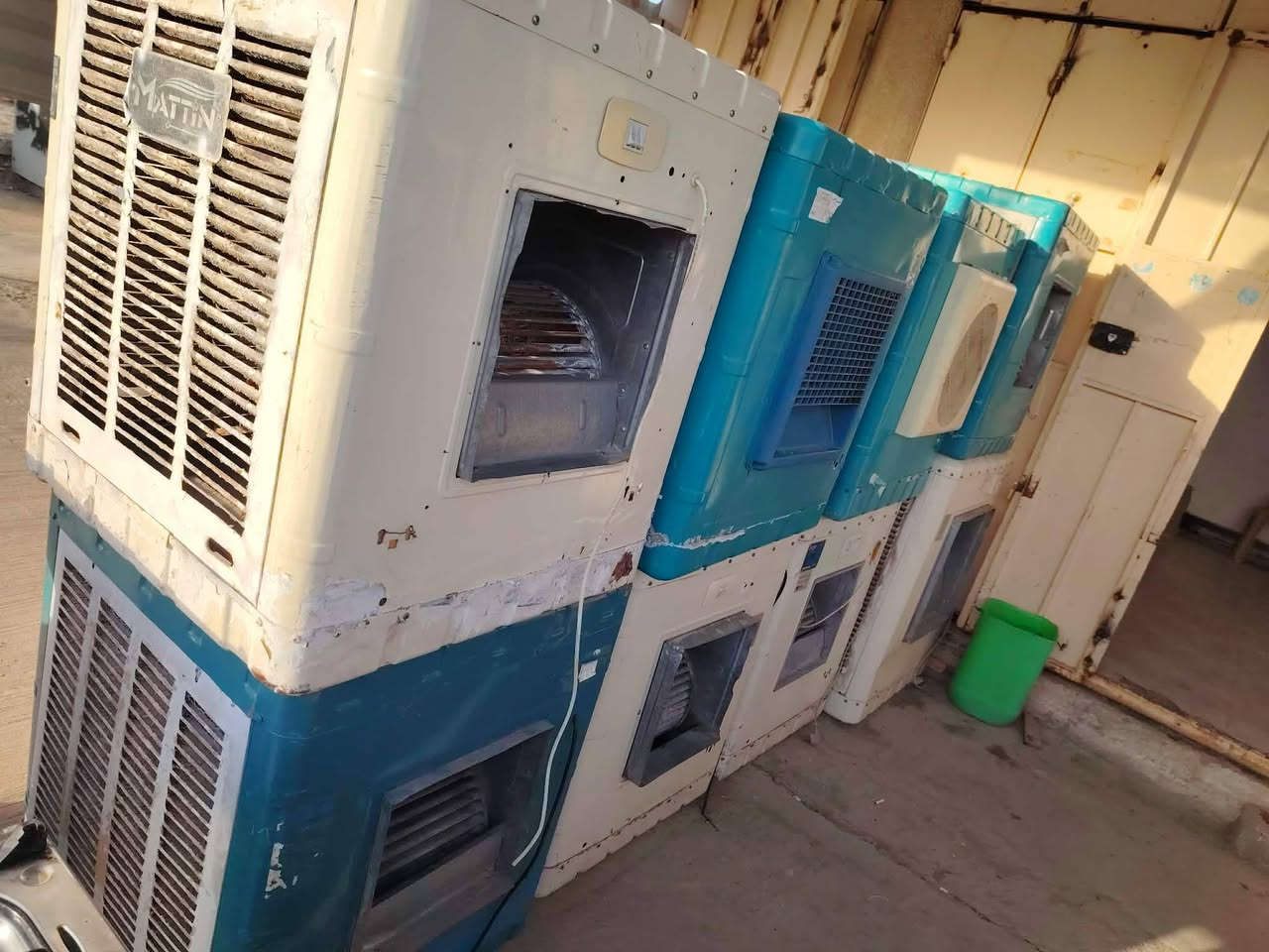 مبردات شغل بشرط على فحص ماطور سرعتين كلش نضيف سعر لواحد ١٢٥ الف العنوان فلوجه حي المعلمين قرب جامع سعد***********//***********
