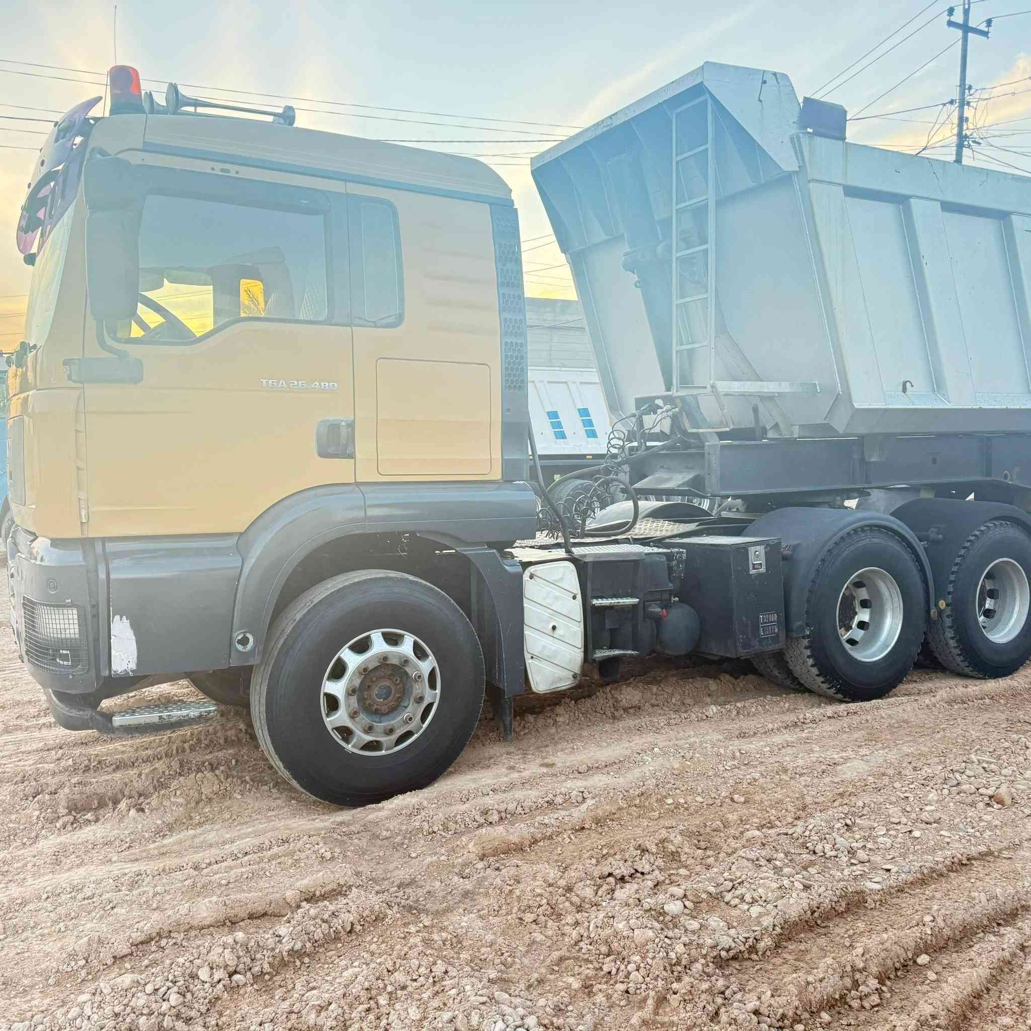 سلام عليكم مان نساف للبيع رأس أو عربانة ٢٠٠٤ مكينة ٤٦٠ كير اوتوماتيك رقم سليمانية الاتصال على الرقم *********** مكان ديالى
