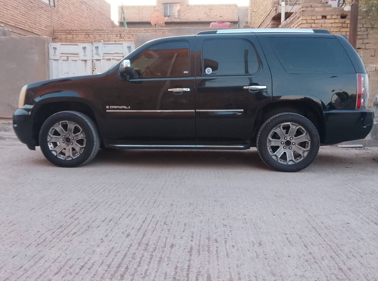 السلام عليكم 
سياره جمسي دنلي موديل 2010 فول موصفات
كير مكينه خير من الله 
سيارة خليجيه داخل عسلي
كصه قماره فقط
متوئمه وكامله
اتصال واتساب
وترهم مراوس حسب القناعه
***********
