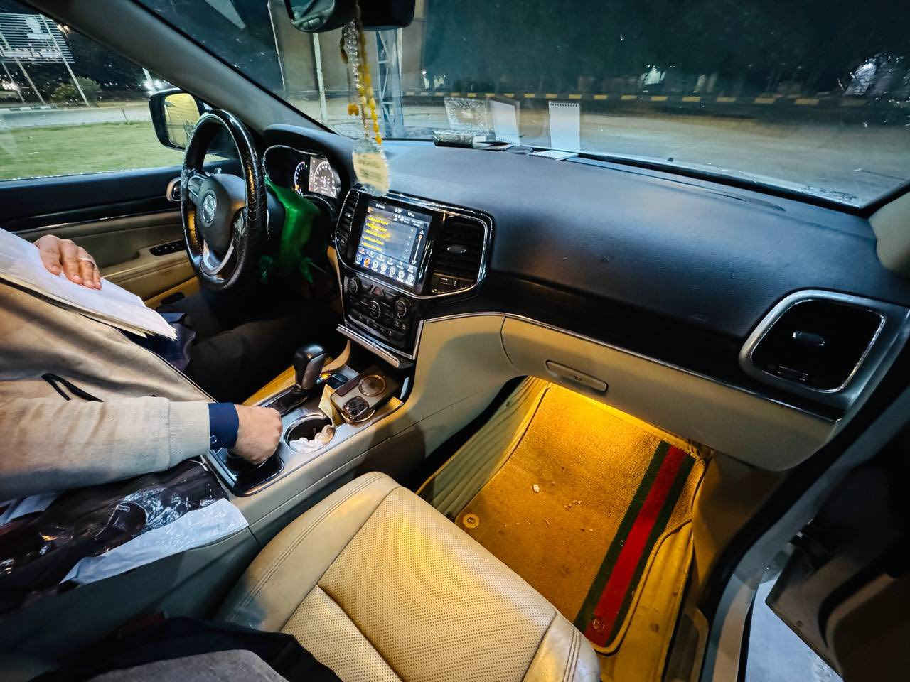 للبيع فقط
جيب كراند شيروكي موديل 2020 خليجي

فول مواصفات لمتد السياره ،داخل عسللي ،مكفوله كفاله عامه عدا طرف الجاملغ  الامامي تكحيل كارت بسيط ومرفق بالمنشور 

رقم بغداد بأسمي شخصيا، العداد 91 الف 

السعر. 300 بيها مجال بسيط

عنوان بابل
***********
