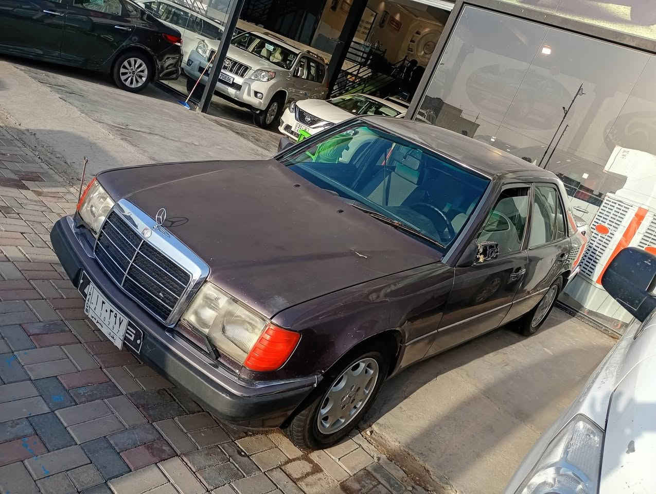 سلام عليكم مرسيدس دب🇩🇪 موديل 1991🧿للبيع بلاديه 6سلندر قبق اسود E300 سياره بيه صبغ شبرين بل جاملغ لخلفي وبارد بخشم لجاملغ المامي تخم تاير جديد وصدر امامي خلفي قبل سبوع اشتغلته كير ومحرك بلاد خير من الله 🪬تبريد شغال🥶 نواقصه مرايه جانبيه و دكمه مال اشاره بس غيه مابيه لون احمر عنابي بيه جراد قليل بس بوليش عوزه بس هيه بيه شوفه حلوه نصبته سعر (71)بيه مجال بيع مستعجل 🔥 ستفسار (***********)مكان بغداد شعب حي لبساتين 🙋💯

