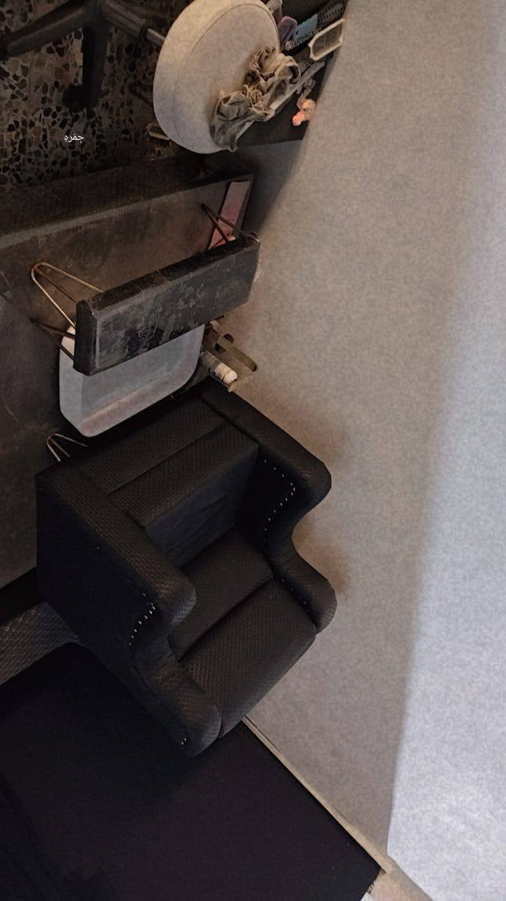 غراض مركز صالون جاهزه للبيع
يصلح مركز حلاقه ووشام ،/مكتبه رسبشن مع كرسي+4كراسي +4ميوزه مرايه مع ملحقات +سديه تخت وجهاز تنضيف بشره +تخم كروتات جلد تسكام+موز تاتو +ميز بدكير ومنكير +غير الي مظاكرهن موجودات بصور ابيع الكل وبسعر مناسبع مستعجل عله بيعهن فقط  اتصال ***********
