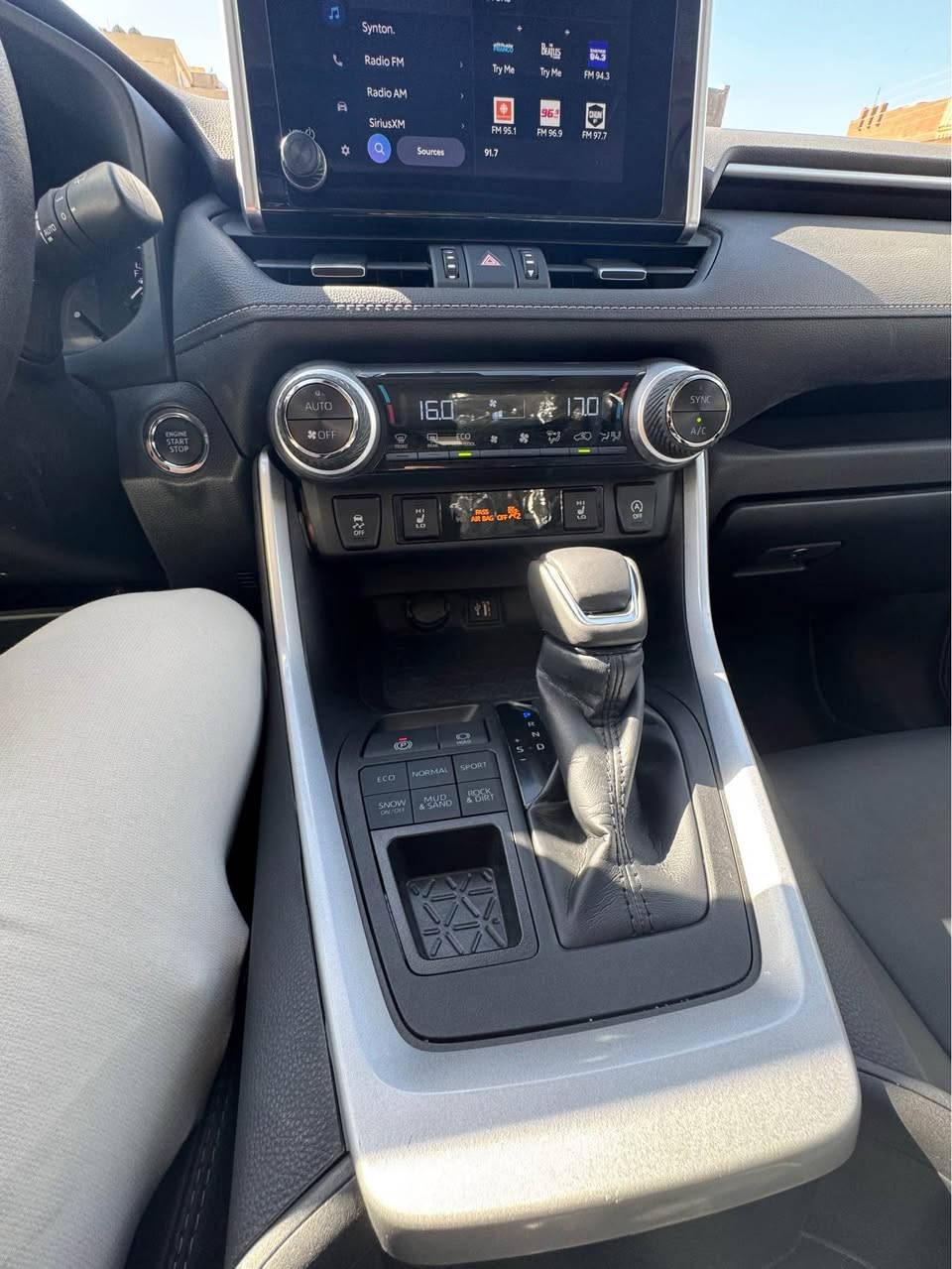 راف 4  XLE.   فول مواصفات كشن جلد كشن هيتر كشن خزن ستيرن هيتر صندوك كهرباء ويل جبير   (*********** أربيل, العراق
