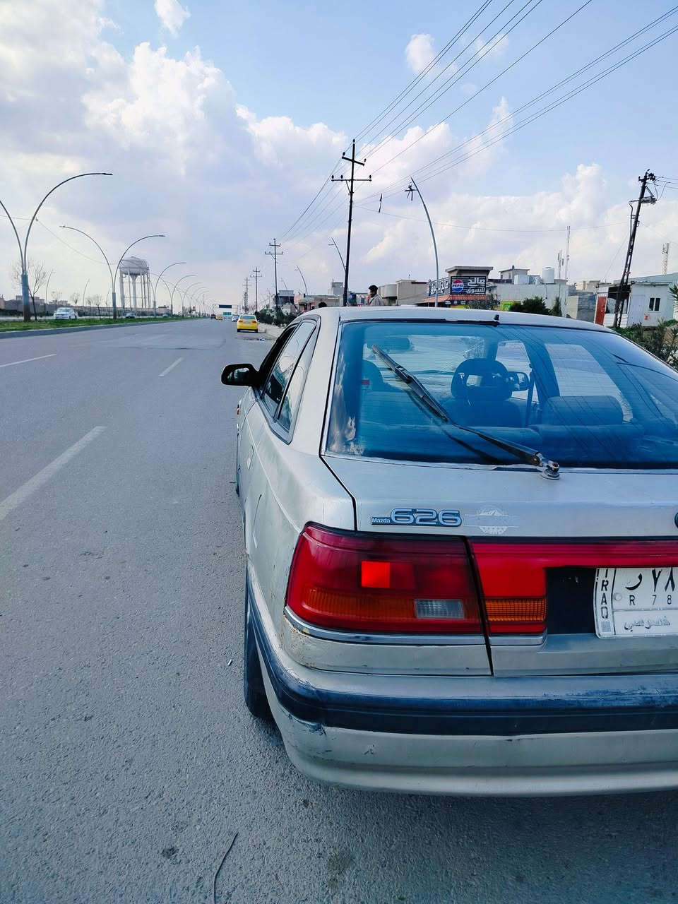 السلام عليكم 
🚘مازدا
🖐🏻⬅️موديل1991
🖐🏻⬅️رقم نينوى الماني 
🖐🏻⬅️سنويه لل2029
🖐🏻⬅️محرك  وكير شرط 
🖐🏻⬅️كهربايئات كلها شغاله عدا كيج البازين ✅
🖐🏻⬅️بيها كابون بانزين ⛽️
🖐🏻⬅️ تريد وكاله تريد تحويل
🚦السعر26$
***********
