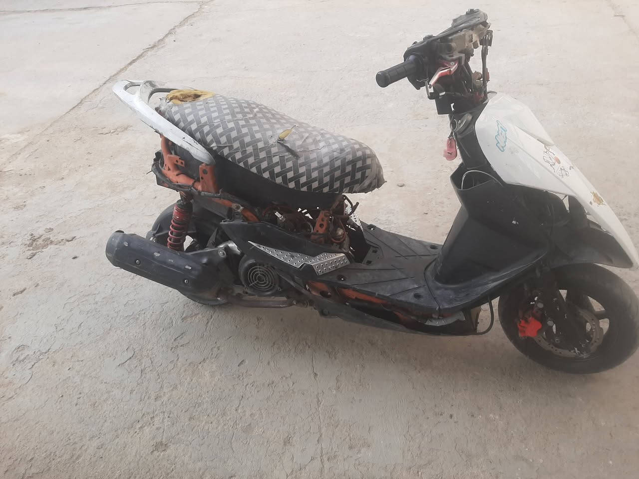 دراجه للبيع ٥٨ مكينه نقص كابربتر  عنوان بغداد
سعر 250 
***********
