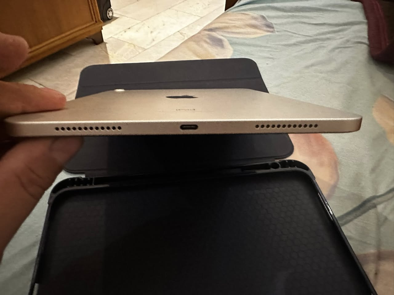 ipad10
جديد كلش استخدام قليل
ذاكرة 64
ملحقات كاملة 
شاحنة 
كڤر
والباكيت 
السعر 350 بي مجال بسيط
واتساب ***********
