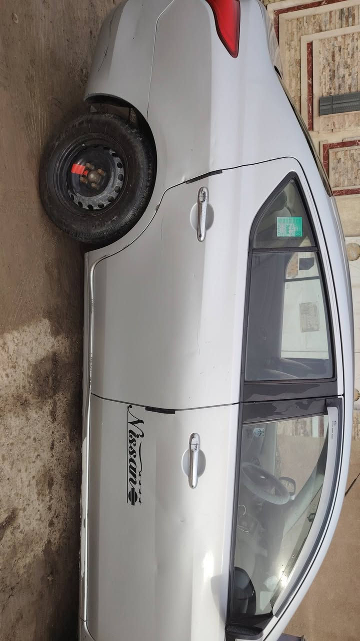 السلام عليكم
نسيان صني موديل 13 نظيف 
مابيها لاصبغ ولا ضربة السعر 84 وبيها مجال 
بيها خدوش ورصعات قليلة كلش 
محرك والكير خير من الله وسونار كدامك 
سيارة مابيها نقص تجي تفحص وتشوف بعينك
***********  بغداد ابو غريب
