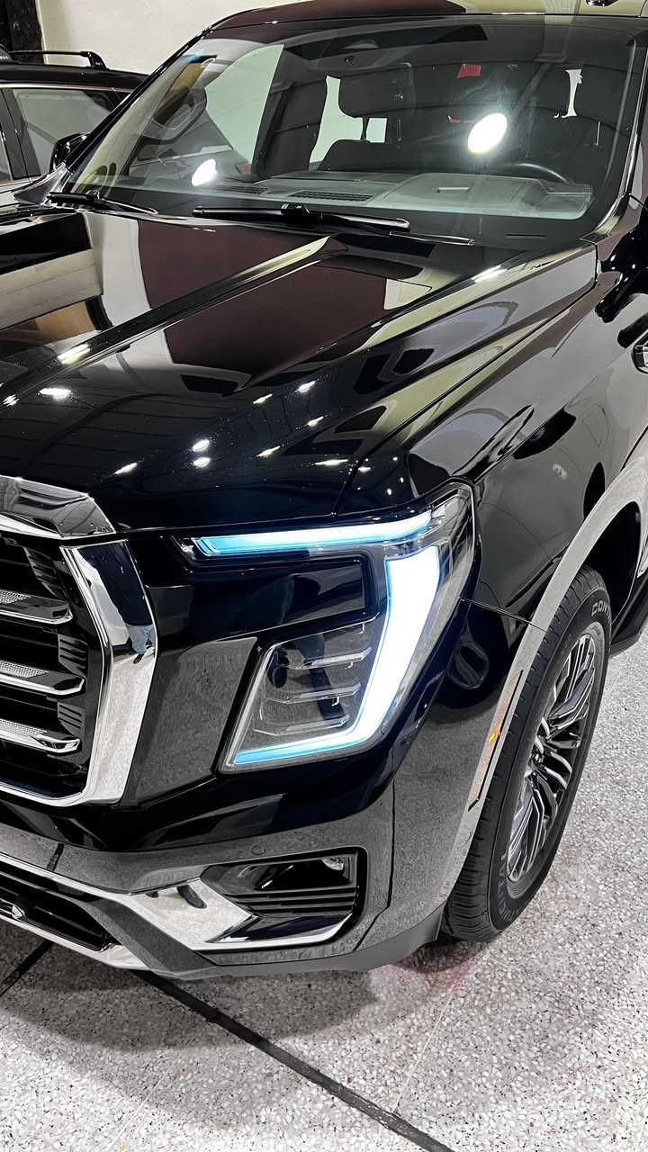 جمسي يوكن الفيشن 2025 خليجي   
كفالة عامة  
مغلفة PPF كاملة
ماشية 25 الف
ويل 20 بلاك   
 حجم المحرك 5.3 V8 
 بصمة  
تشغيل عن بعد                     
مرقم بغداد 
دخول بصمة ذكي 
باب خلفي كهربائي 
مقاعد جلد رصاصي                           
كراسي امامية كهربائية 
ميموري خزن كرسي السائق 
اريل نفكيتر 
حساسات أمامية 
حساسات خلفية 
لايت زينون + LED 
حجم الاطار 20
اشارة في المرايا الجانبية وكهرباء 
‏ABS 
دشبول شاشة ديجيتال 
شاشة Apple Car play 
سماعات سستم صوت شركه BOSE
4 كاميرات 360  
الانارة الداخلية LED  
 مثبت السرعة Cruise 
 المودات والاوامر الصوتية  
مخرج منفذ الطاقة 
فحص نظام السيارة 
تجاوي متحركة 
مثبت مقعد الطفل ISOFIX 
3 قطع تبريد 
أوضاع القيادة Drive Mode 
أوتو هولد Auto Hold 
نظام مانع الانزلاق 
حاملات الأكواب 

***********
 
العنوان : بغداد- الرصافة - معارض النهضة - 
 ( الفرع الثالث )
