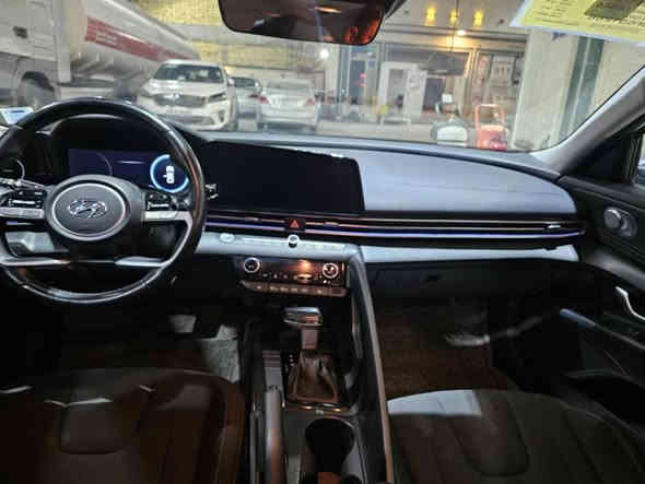 ***********
النترا ٢٠٢٣ امريكي 
حادث شبر بارد طرف قبق الجنطه فقط والباقي كفاله ضربه وصبغ وتبديل وفتح 
ماشيه ٤٠ فقط فول للأخير 
فتحه بصمه 
محرك ٢٠٠٠ دوش 
كير At المرغوب 
السعر ١٥٥ 
معوقين باقي سنتين وصير حره 
سياره كفاله من الطخات والشخوط والصبغ والتبديل حادثها شبر بارد طرف قبق الجنطه فقط 
بس الي يدور جديد يتصل 
مكان السياره الشطره
صوره الحادث مرفقه بالمنشور الشطره
