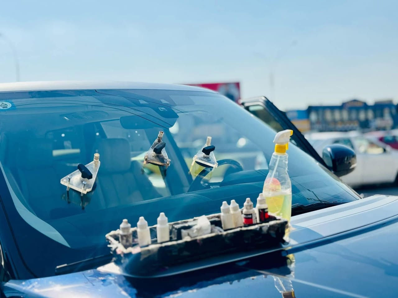 سلام عليكم نوفس لتصليح زجاج سيارات اخفاء وتوقيف الفطر ب نسبه كبيره وضمان سنة وجوده بل عمل واجهزة حديثه وكادر متخصص واسعار مناسبة يتوفر ايضاً دوشمه وكماليات وبوليش سيارات عنوان المحل بسماية الشارع العام خدمي البوابة الجديده مجاور علوة الطائي ومطعم عكيد الشام للاستفسار*********** @إشارة
