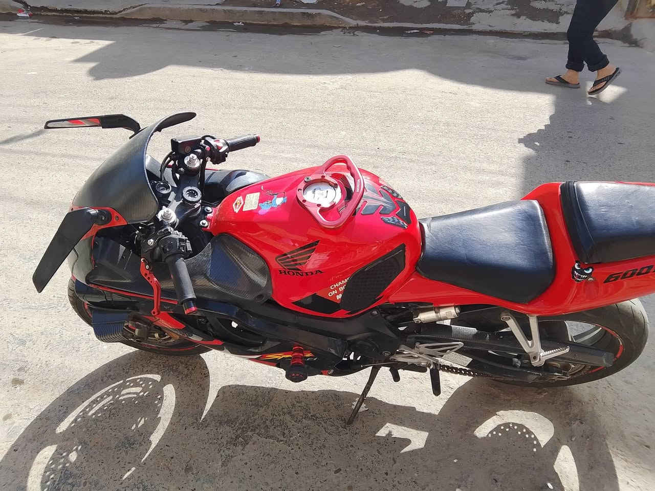 السلام عليكم دراجة افواري 2004 أوراق كاملة وياها 5 اوراق الدراجة من تحمه توصل حماوة 70 أو 80 اطفي اشغل متشتغل كهربائية كلها شغاله الكفرات كدام عينكم السعر 20 وبيها مجال قليل مكاني بغداد الشعب اخوان بس الشراي يتصل الرقم ***********
