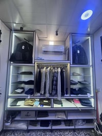 ديكور محل للبيع جديد قبل ٣اشهر شديته دبل خشبه تكمه للاستفسار 077270900...