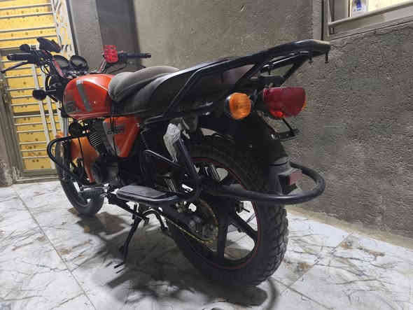 السلام عليكم دراجة دايوان نفخ للبيع نضيفه موديل 2023 مرقمه وسنوية وكامله بسمي سعره 2600 وبيه مجال مكاني كربلاء حي الرسالة ***********
