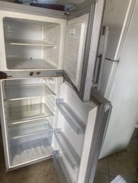 ثلاجه • نضيفه • الديوانيه شارع سالم