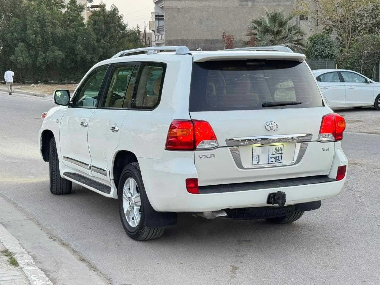 السلام وعليكم
لاندكروز 2012 Gx 
محرك 8 سلندر
بصمه 
شاشه اندرويد
فور ويل 
تبريد مركزي 
رقم اربيل تحويل بشرط 
السياره بيها صبغ مكانات ابيع حزام 
السياره موصفات اعتيادي 
السعر 258 ورقه 
***********
