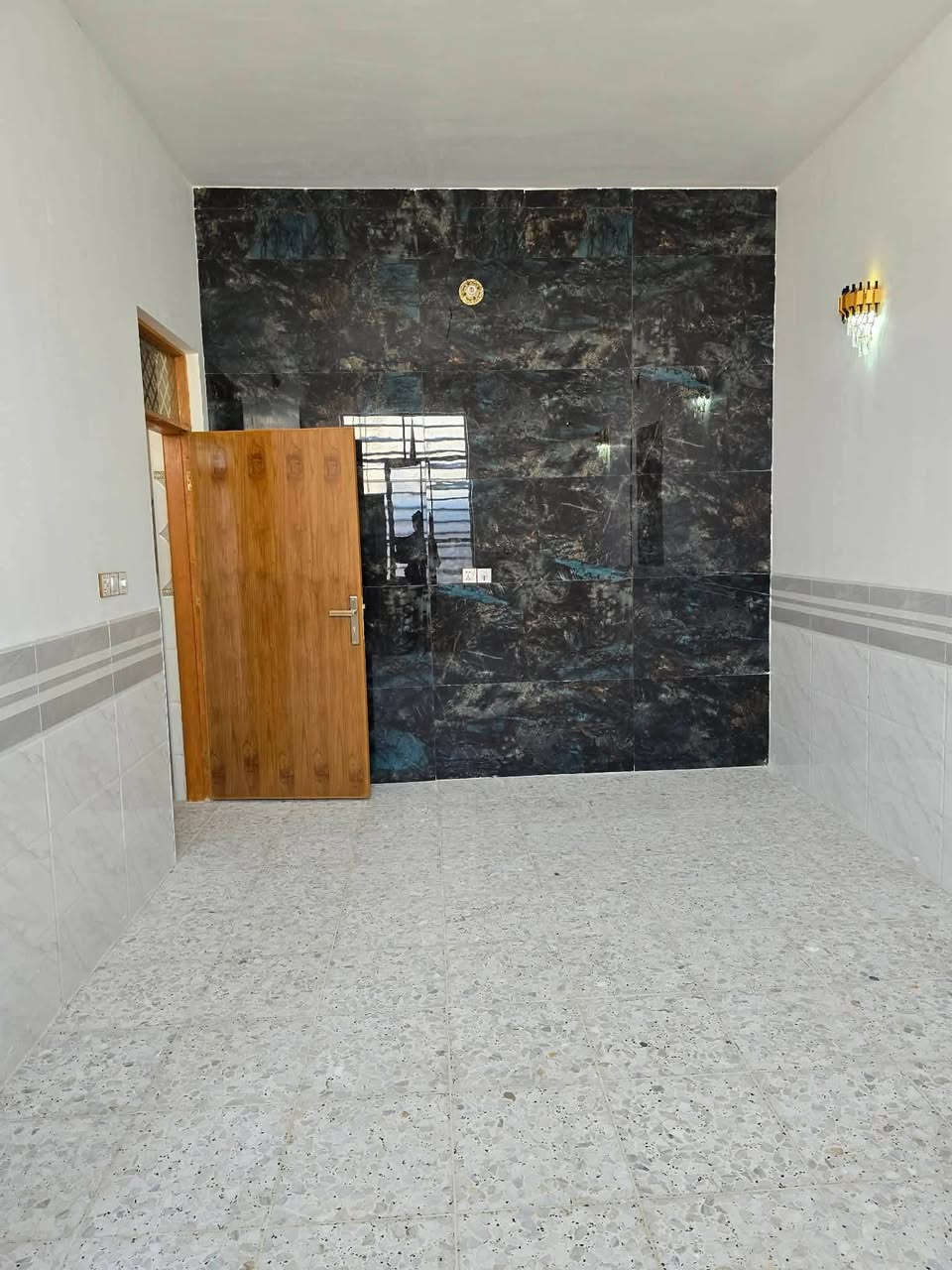 بيت 100 متر شارع ١٥ طابق واحد حي النداء بداية منطقة ٥٩
يتكون من غرفة وصاله واستقبال ومطبخ وصحيات
صب كونكريت اساس وسقف طابوق نهروان بناء حديث

مفتوح على شارع ٣٠ وقرب جامع أمناء الرحمن
#السعر ٨٥ وبي مجال
***********
