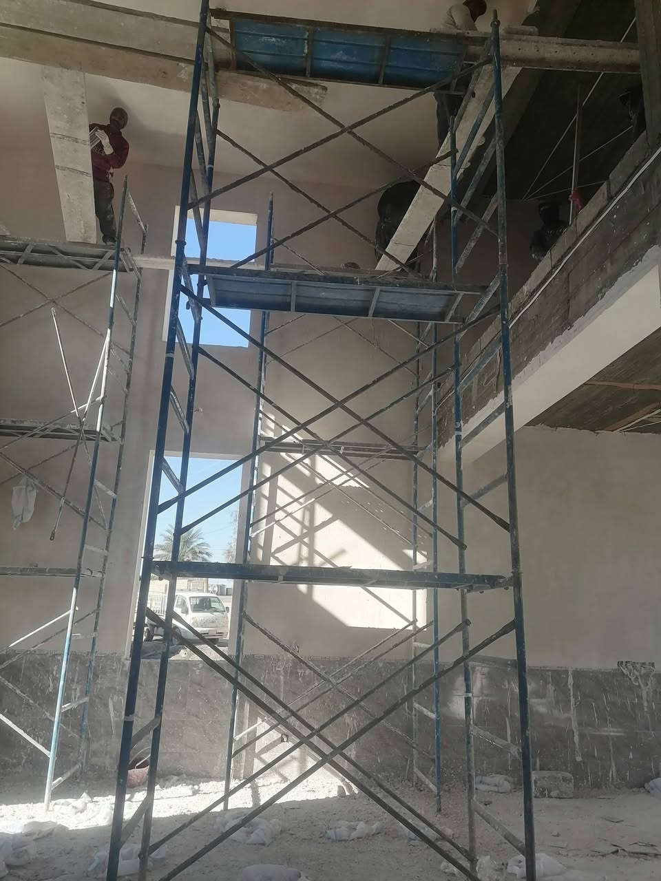 السلام عليكم يوجد كادر

لباخين جص ٣ اسطوات
تريد مسطره. تريد لبخ عادي  بكيفك  
***********
