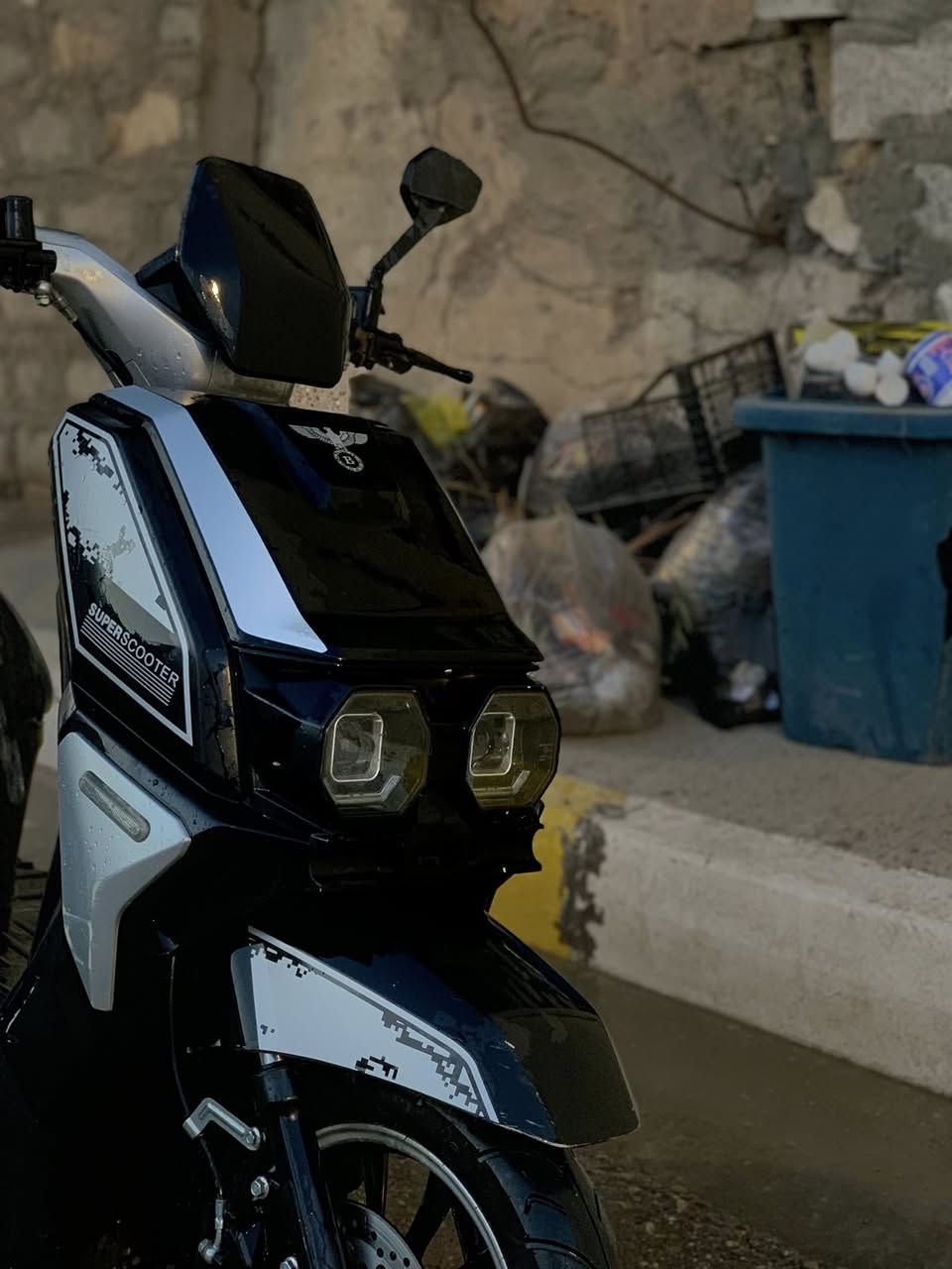 السلام عليكم
موطور شحن للبيع موديل 2025 

6 بطاريات كلهن يقرن 10 ونص 

اشاير لايت عالي ناصي 
3سرع معدل 90 حقيقي 

السعر 700 وبي مجال 

***********
