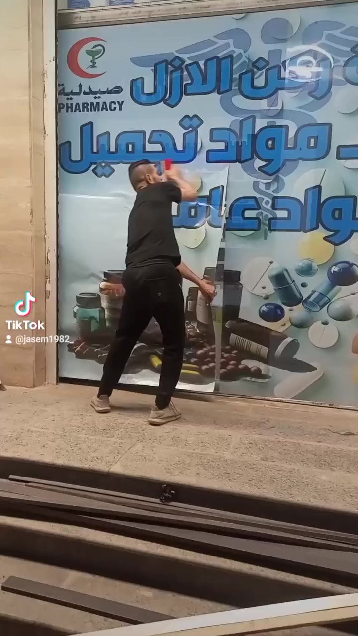 عمل جميع أنواع تغليف سيارات بردات اعلانات ***********
