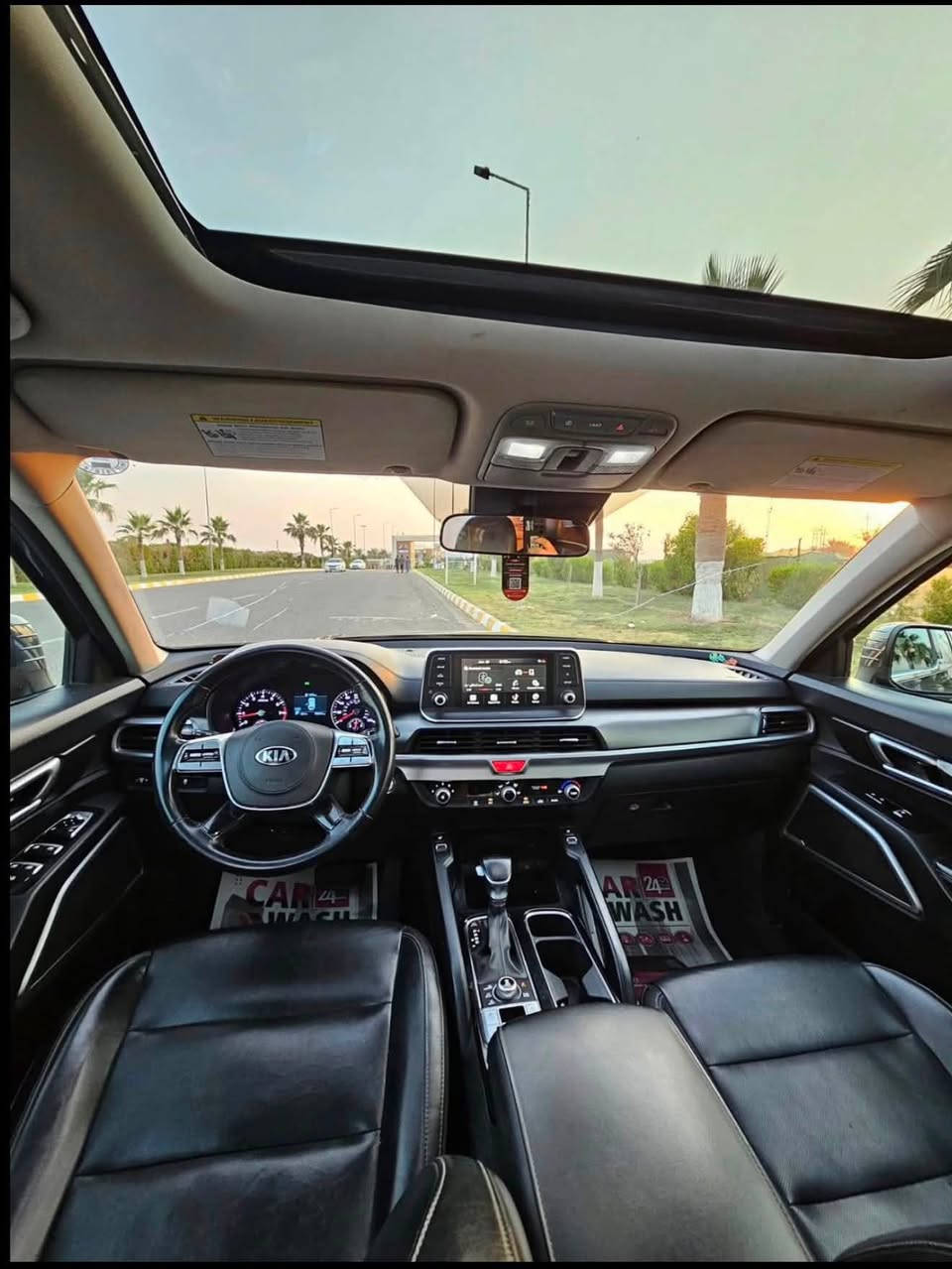 كيا توليرايد 2020 (وارد أمريكي) - للبيع 🚗
المواصفات العامة:
 المحرك: 6 سلندر (V6)
 اللون: زيتوني مميز (اللون المرغوب)
 العداد/الحجم: 7 راكب (كشنات فصل ملكية)
 الرقم: أربيل (السيارة باسمي، تحويل أو وكالة مضمونة)
🔹 حالة البودي والتحويل (الحادث):
 حادث خفيف جداً (چاملغ وباب جهة السائق فقط).
 بدون إيرباك (الإيرباكات كلها سليمة 100%).
 تخم تاير جديد بالكامل.
🔹 المواصفات والكماليات:
 التبريد: 3 قطع ثلج.
 الشاشات والتحكم: تحكم ستيرن جهتين، حاكية، 4 أنظمة قيادة متعددة.
 التشغيل والراحة: بصمة تشغيل، بصمة أبواب، سايد بريك بصمة.
 الكشنات: جلد فاخر (نظام تدفئة + تبريد).
 الإضاءة والمظهر: لد نهاري، إشارات بالمرايا، نيكل أبواب، ويل كب حجم 20.
 الحساسات: حساسات خلفية بلادية.
 السيارة بيها بعد مواصفات أكثر وحاليتها جداً نظيفة.
💰 السعر230  ورقة ) وبيها مجال بسيط للشراي
***********
