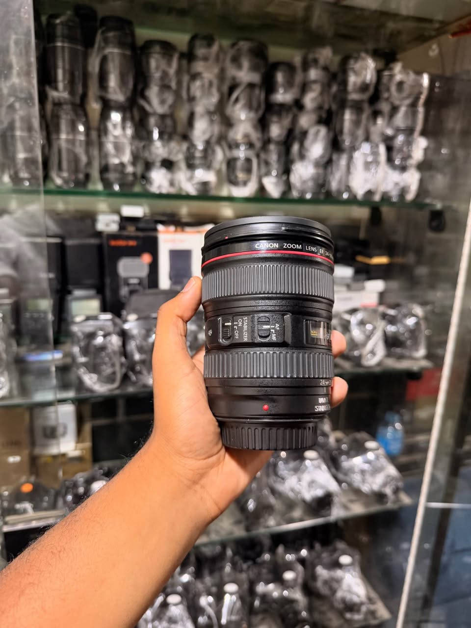 🌟 **عروض مميزة من Zoom Store
علي عدسه  Canon 24-105
📷 **حالة العدسة**: ممتازة (زي ما واضح في الصور).  
✅ تشمل الكابات الأمامية والخلفية،

💰 **السعر**: [12500] جنيه.

📞 للتواصل: 0⃣1⃣1⃣0⃣0⃣5⃣3⃣4⃣8⃣7⃣3⃣ القاهرة, مصر


**إذا كنت صاحب هذا الإعلان وتريد حذفه لأي سبب، رجاءا أرسل رسالة إلى الدعم الفني**